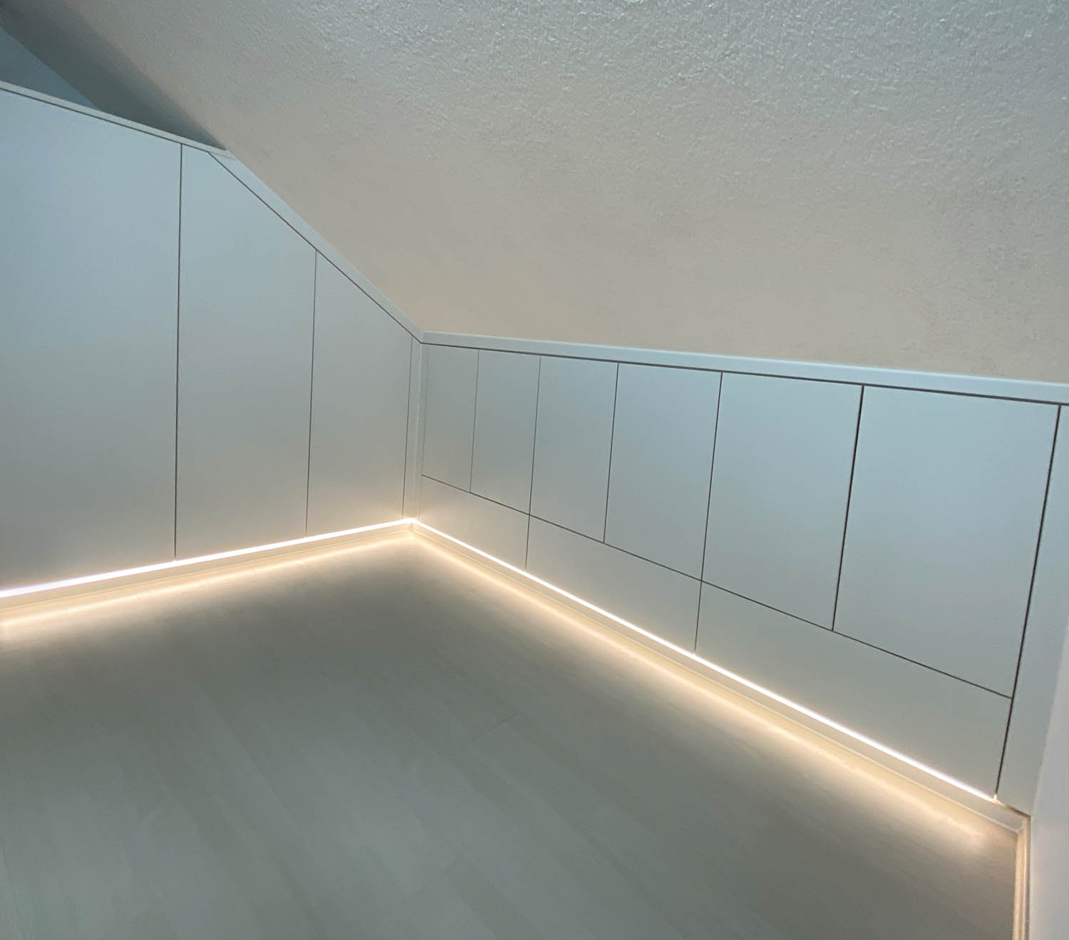 Dachschrägenschrank;