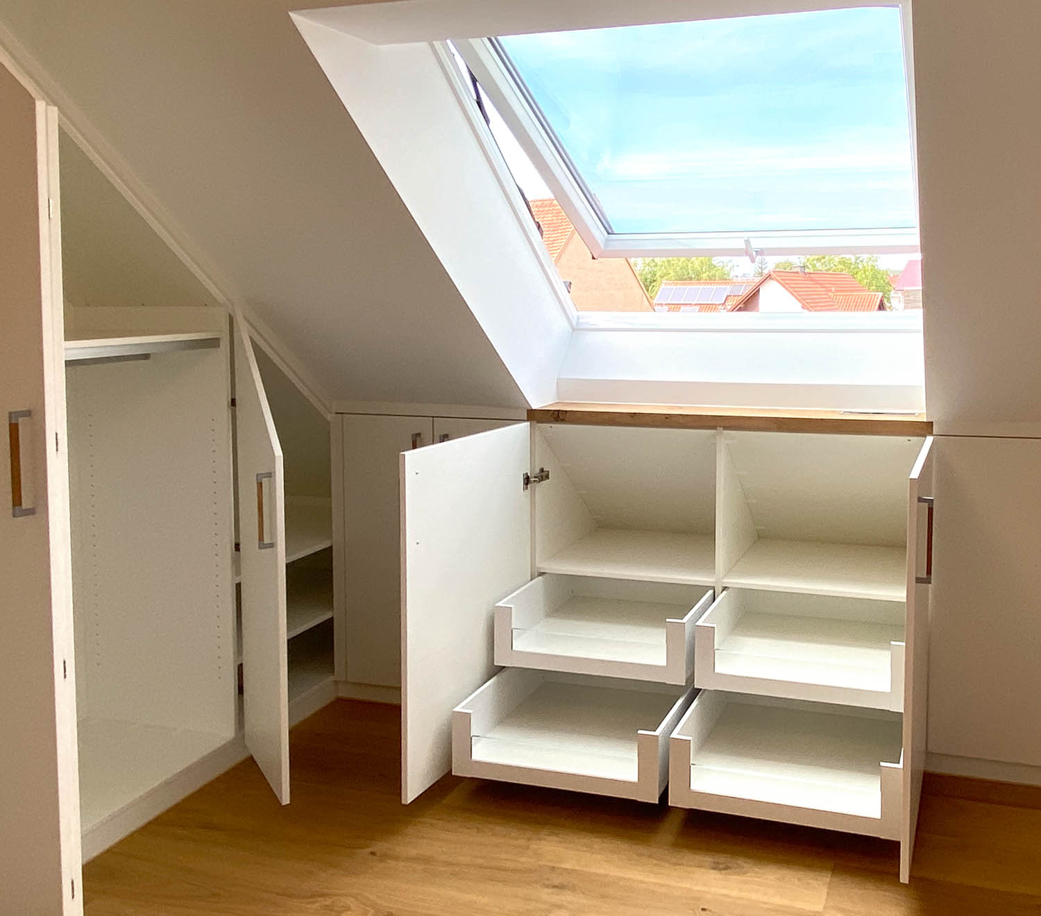 Kleiderschrank;
