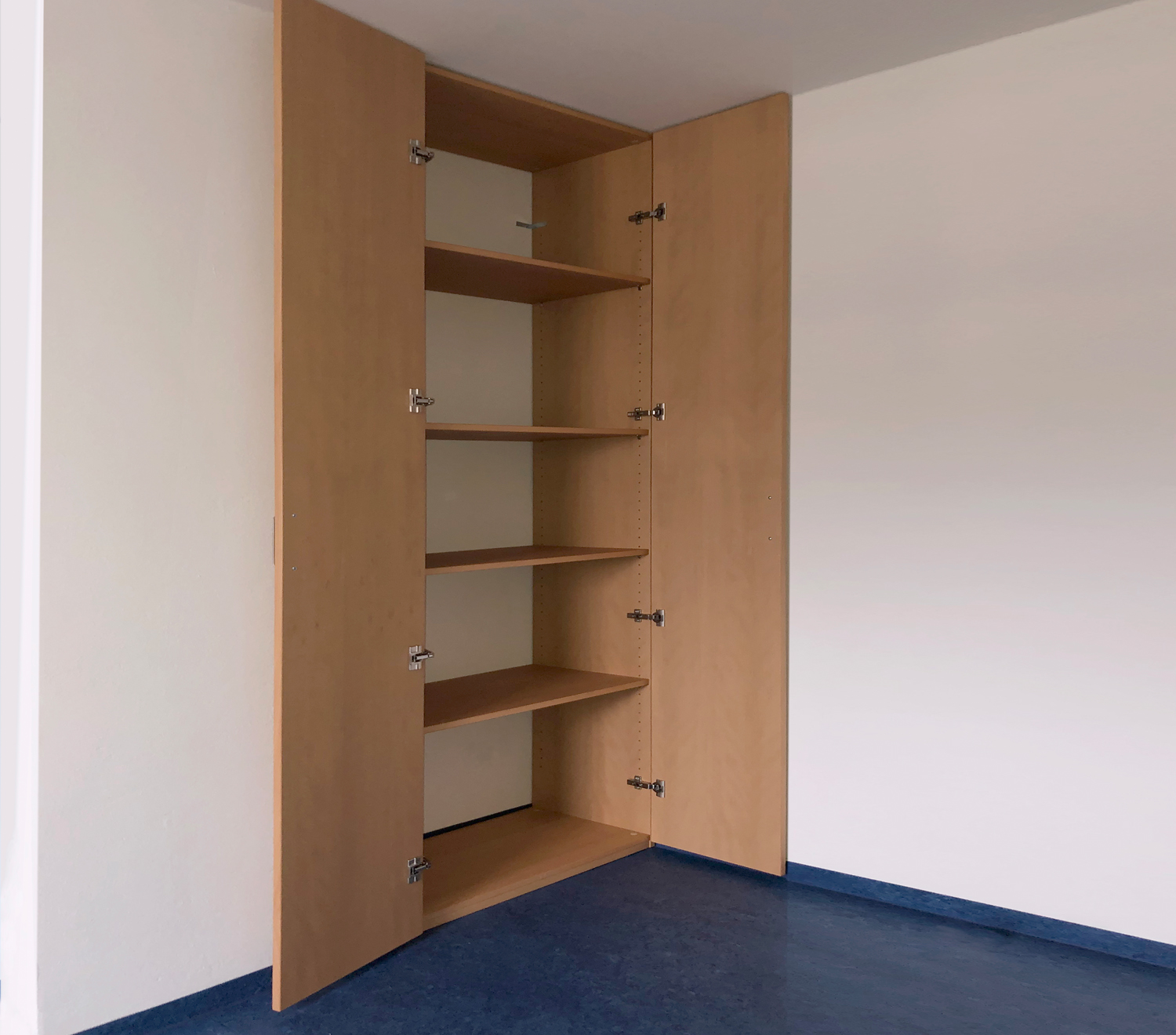 Schrank;